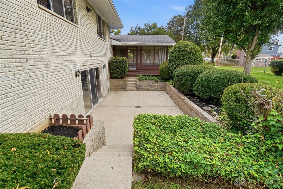 386 Silvertree Lane