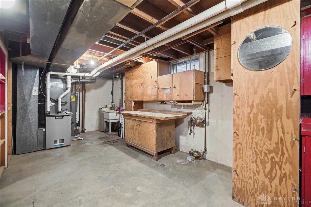 386 Silvertree Lane