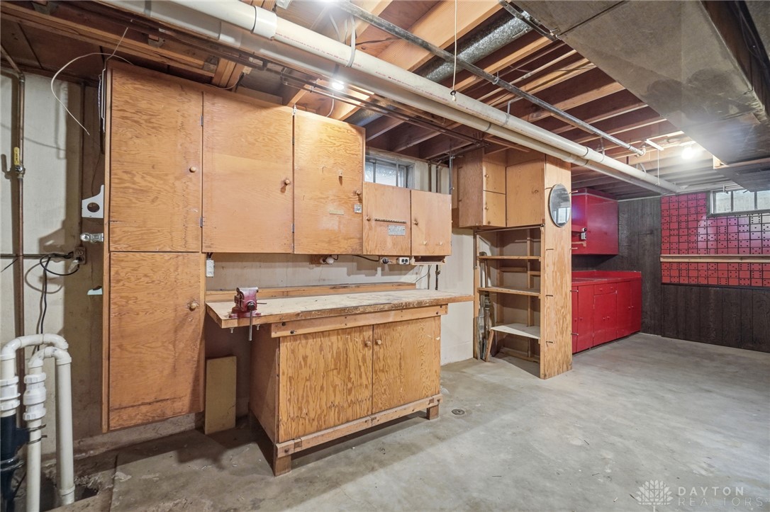386 Silvertree Lane