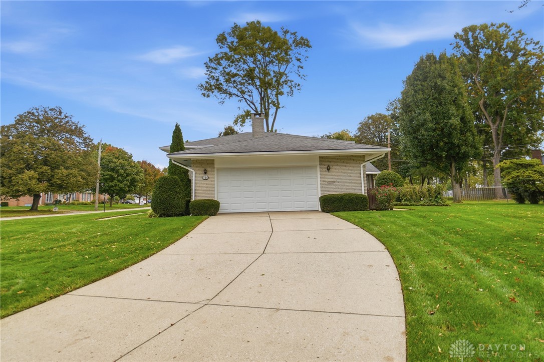 386 Silvertree Lane