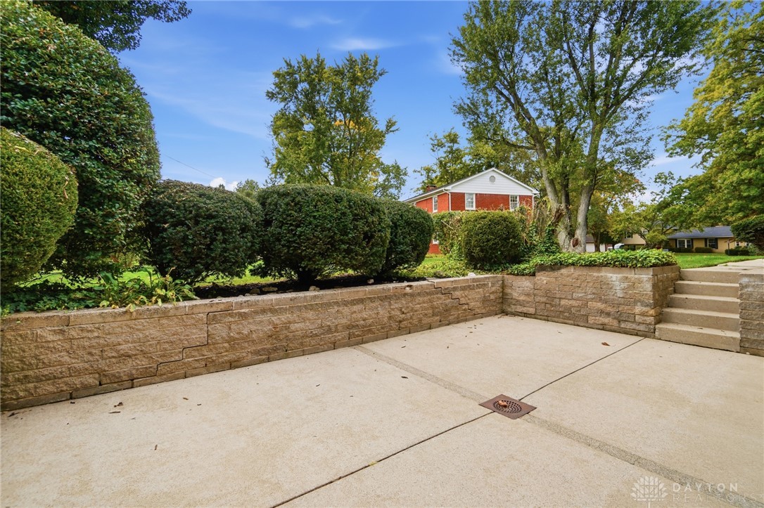 386 Silvertree Lane