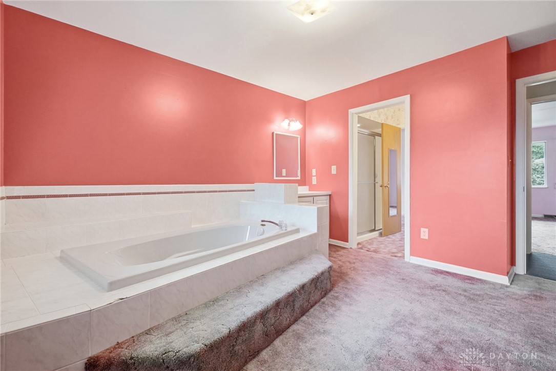 386 Silvertree Lane