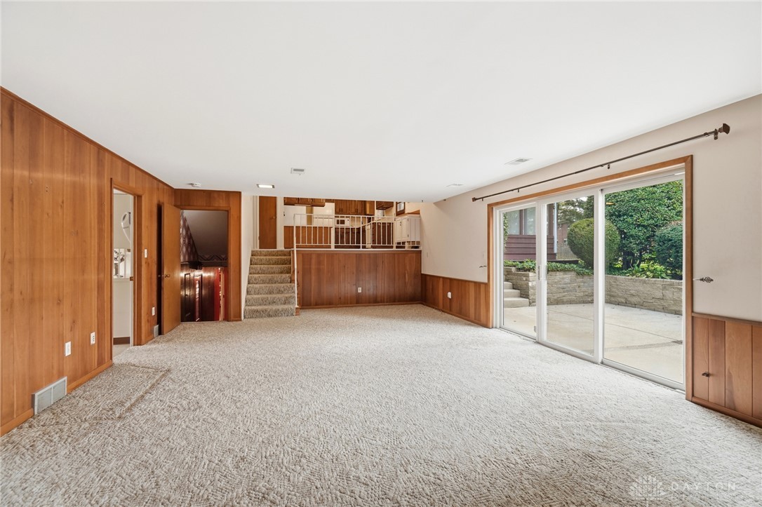 386 Silvertree Lane