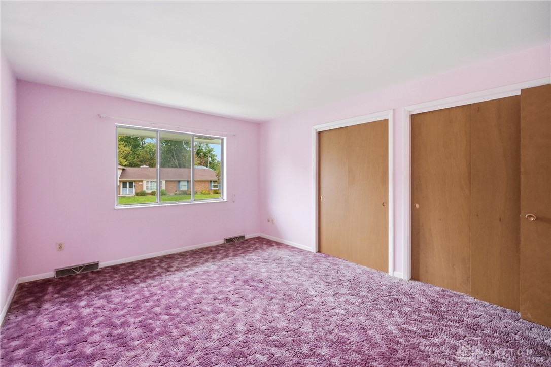 386 Silvertree Lane