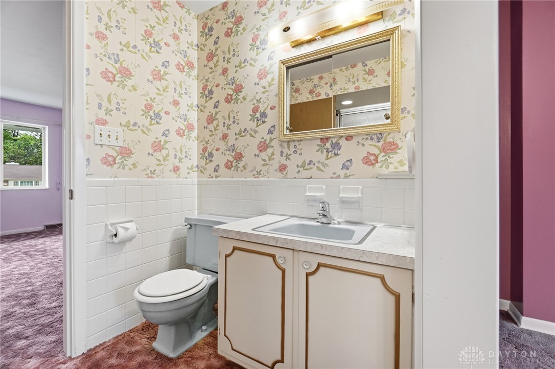 386 Silvertree Lane