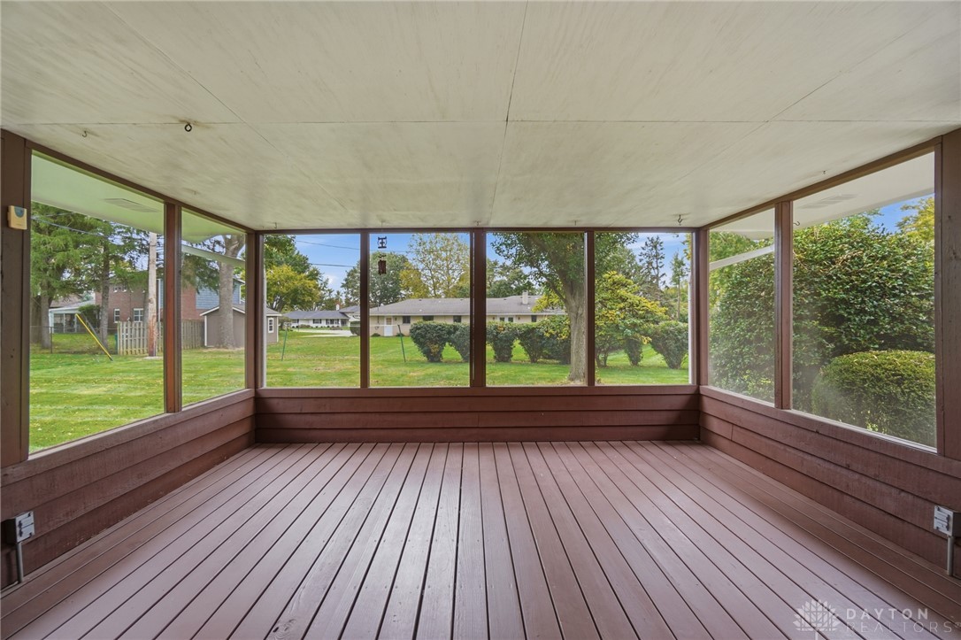 386 Silvertree Lane
