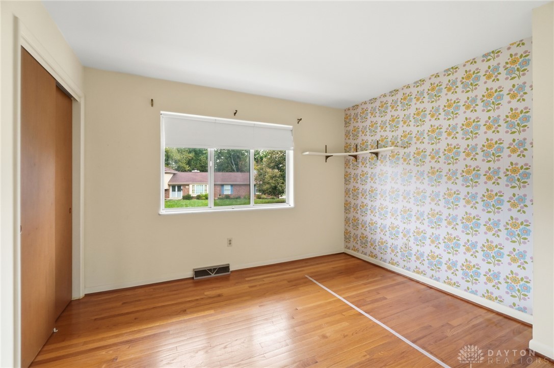 386 Silvertree Lane
