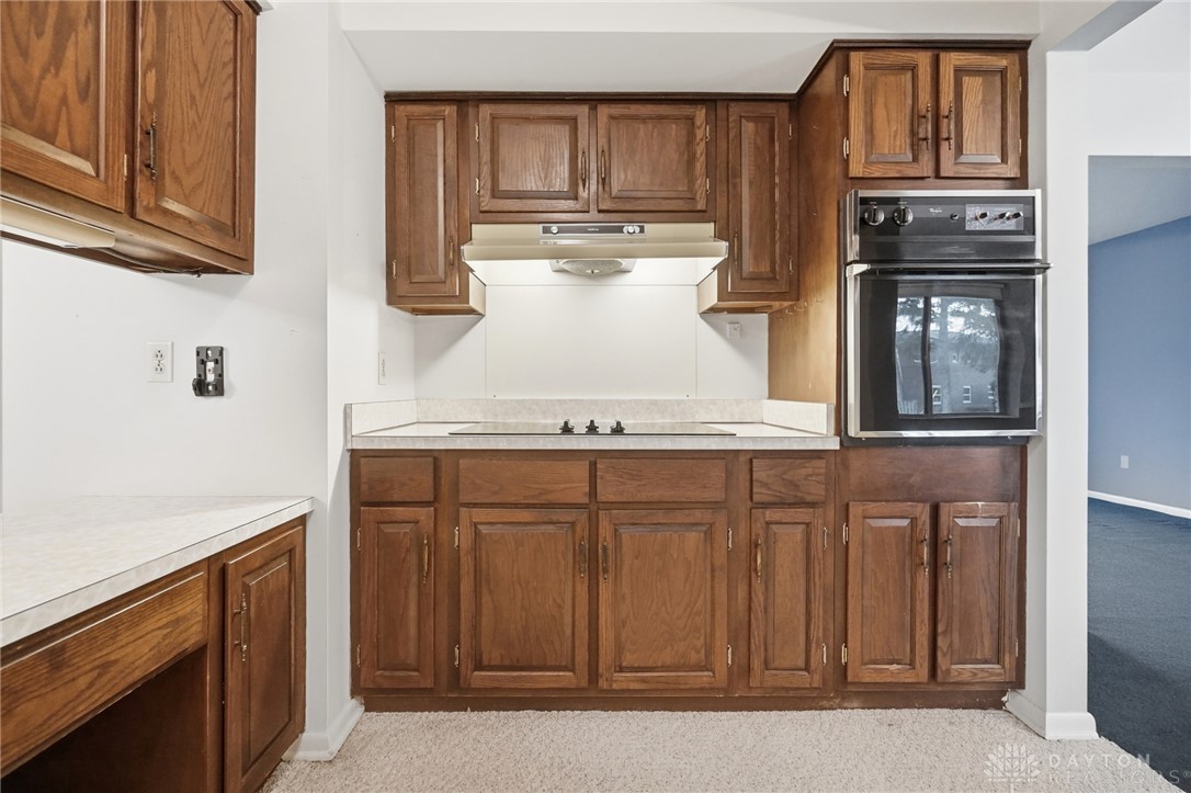 386 Silvertree Lane