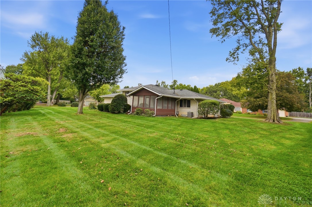 386 Silvertree Lane
