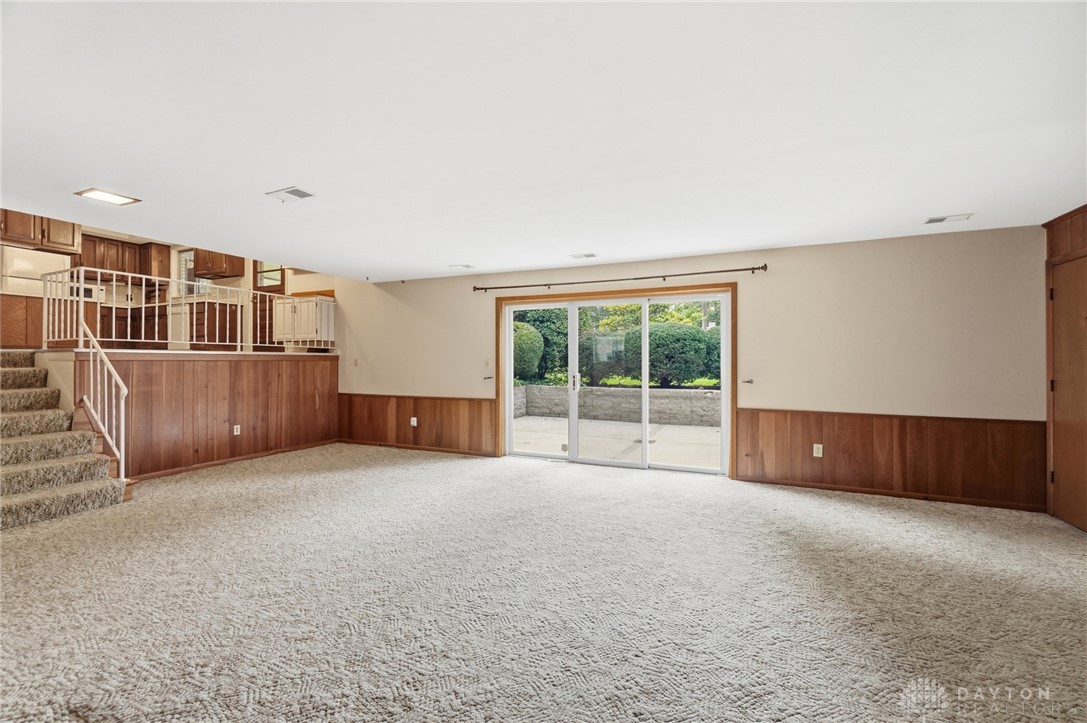 386 Silvertree Lane