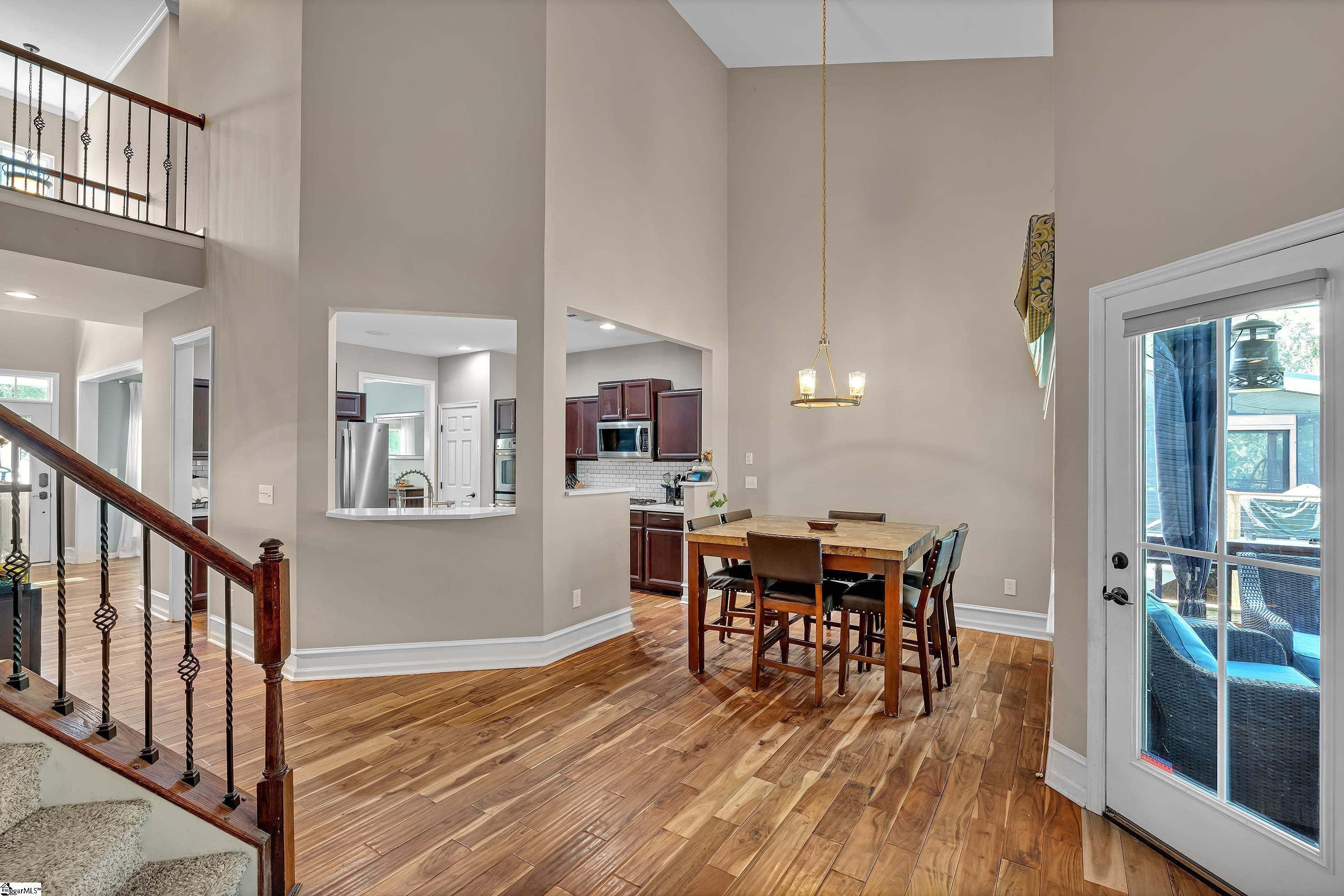 6 Roanoke Way
