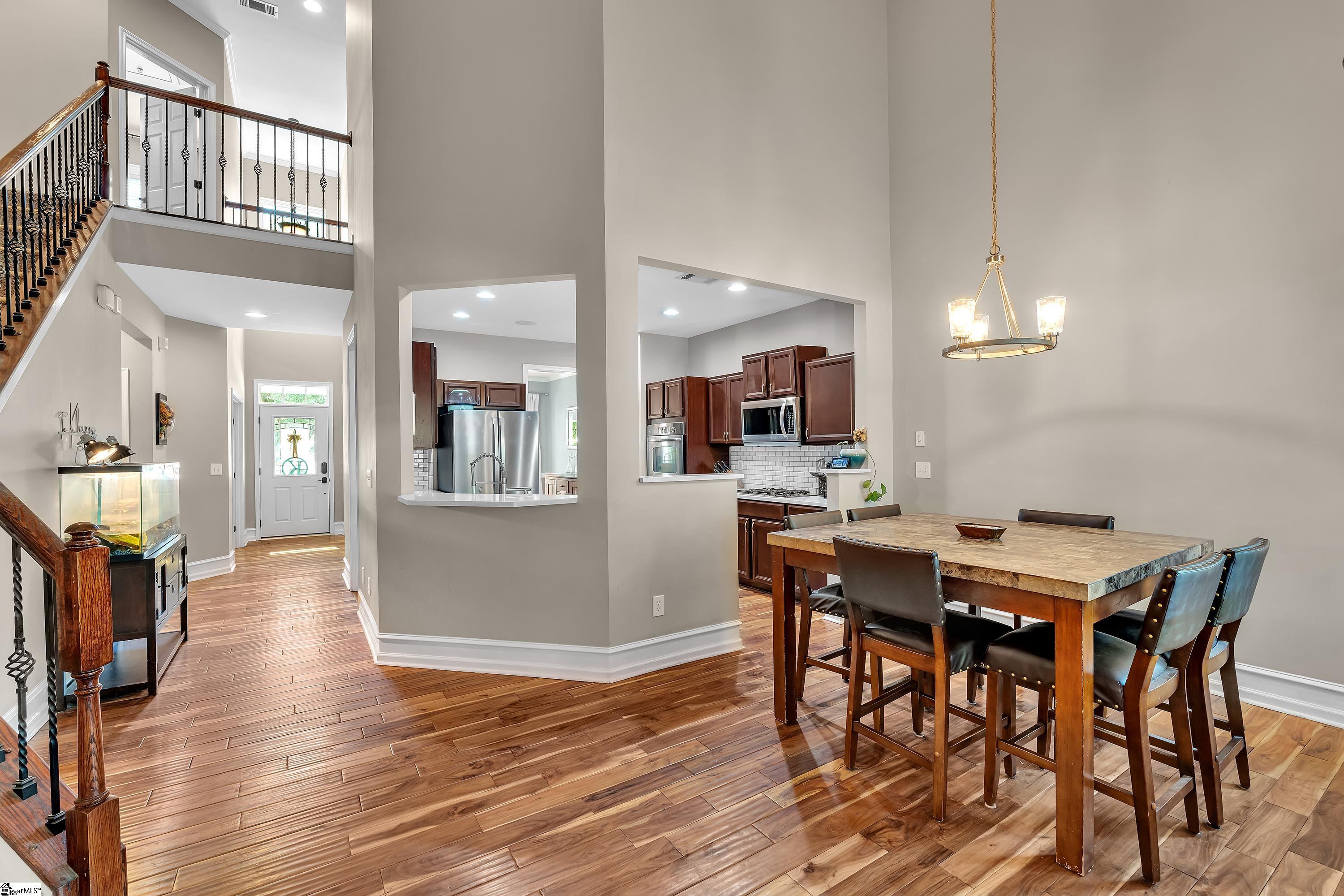 6 Roanoke Way