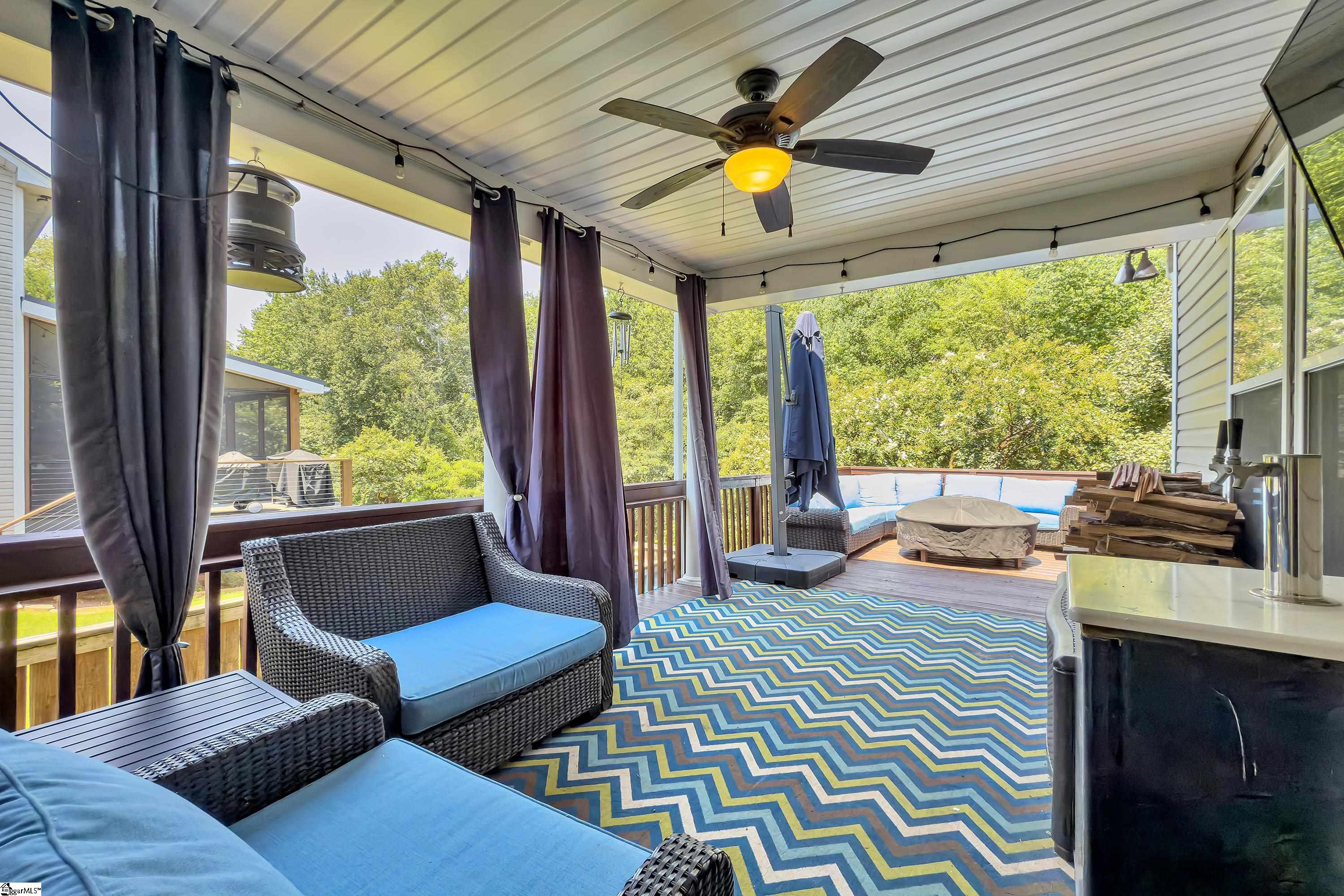 6 Roanoke Way