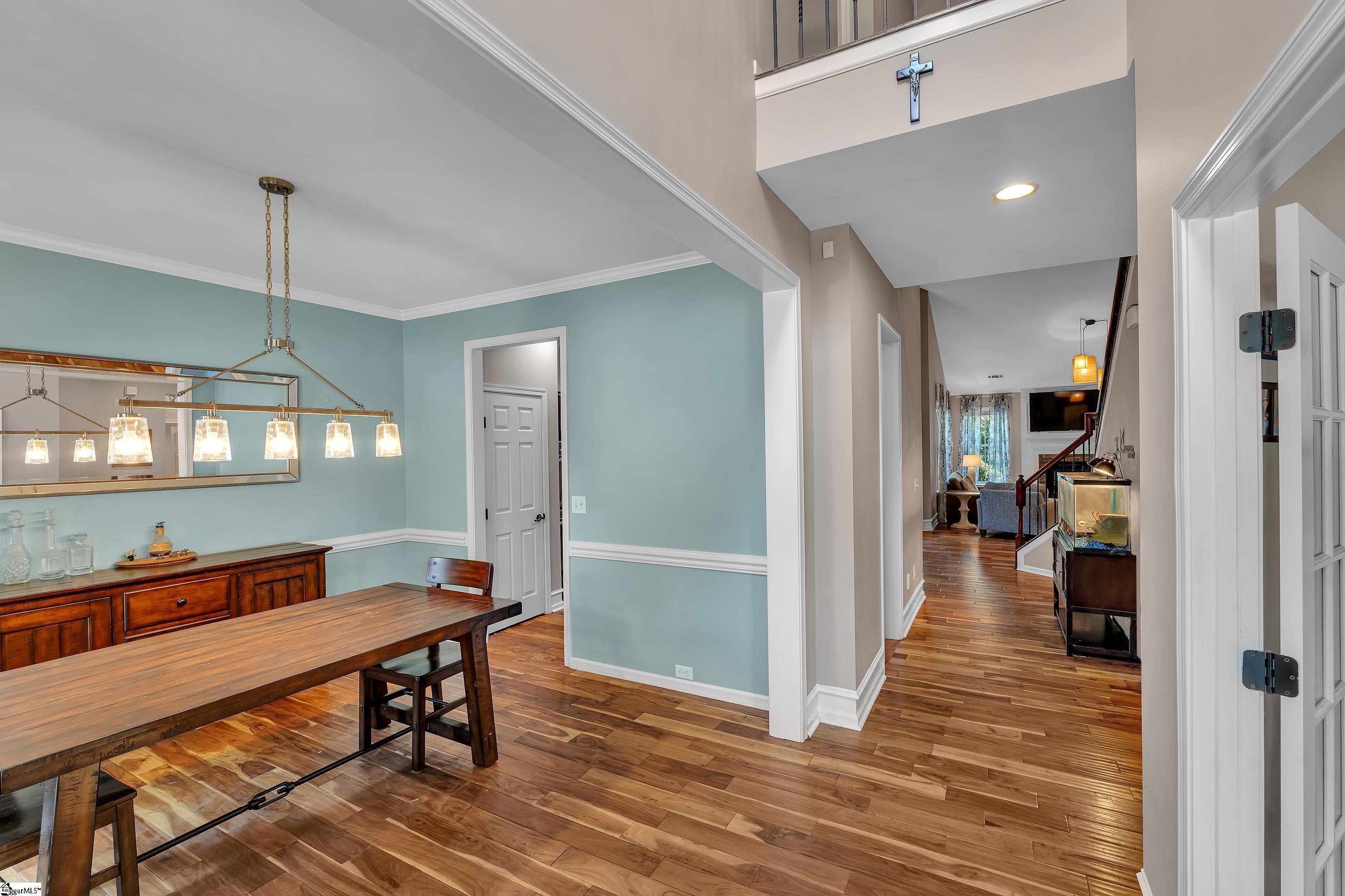 6 Roanoke Way
