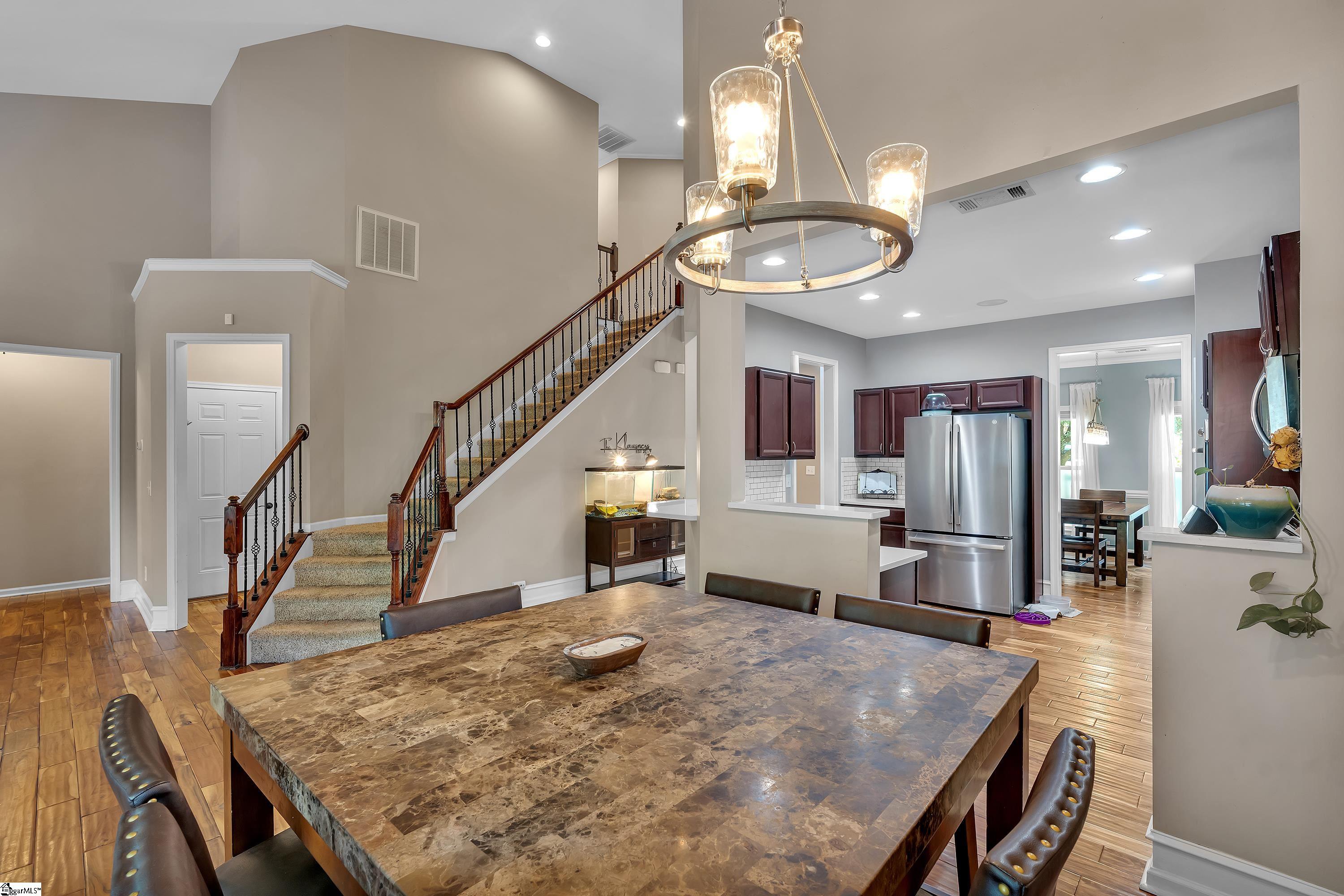 6 Roanoke Way
