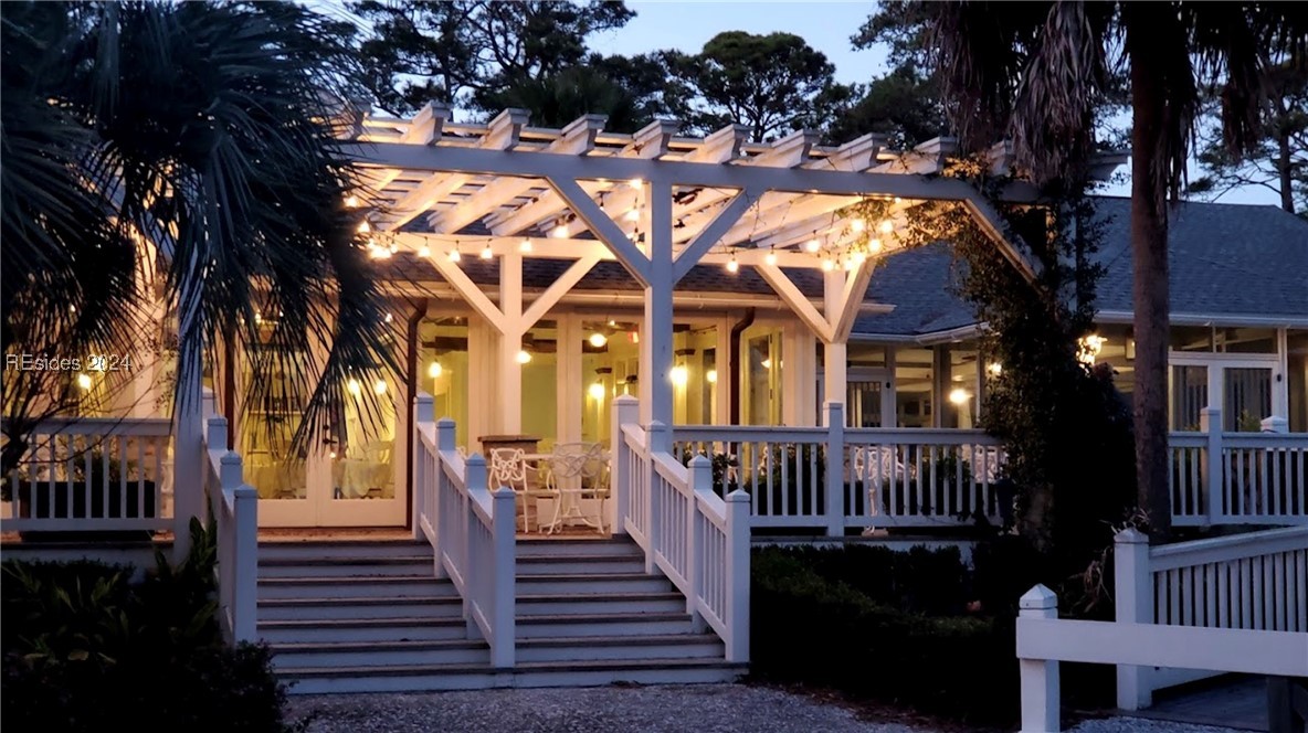 104 Avenue Of Oaks