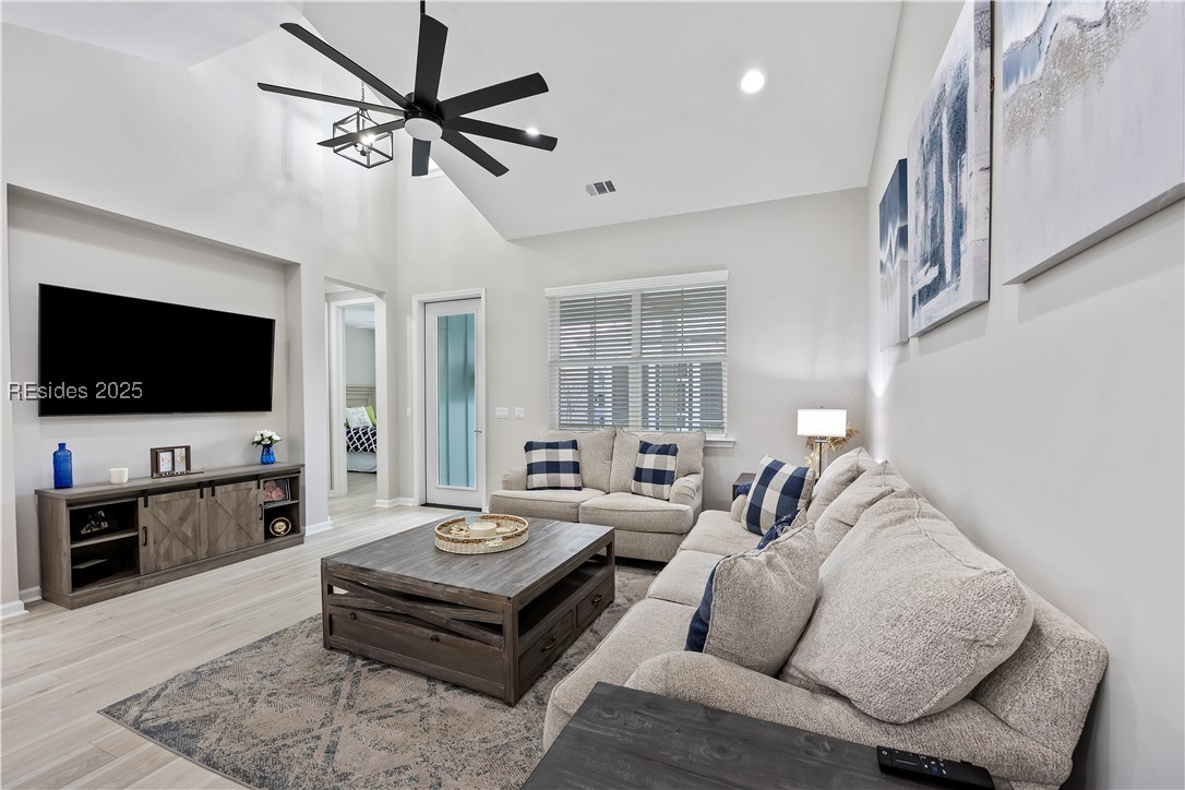 1418 Shoreside Dr Unit: 102