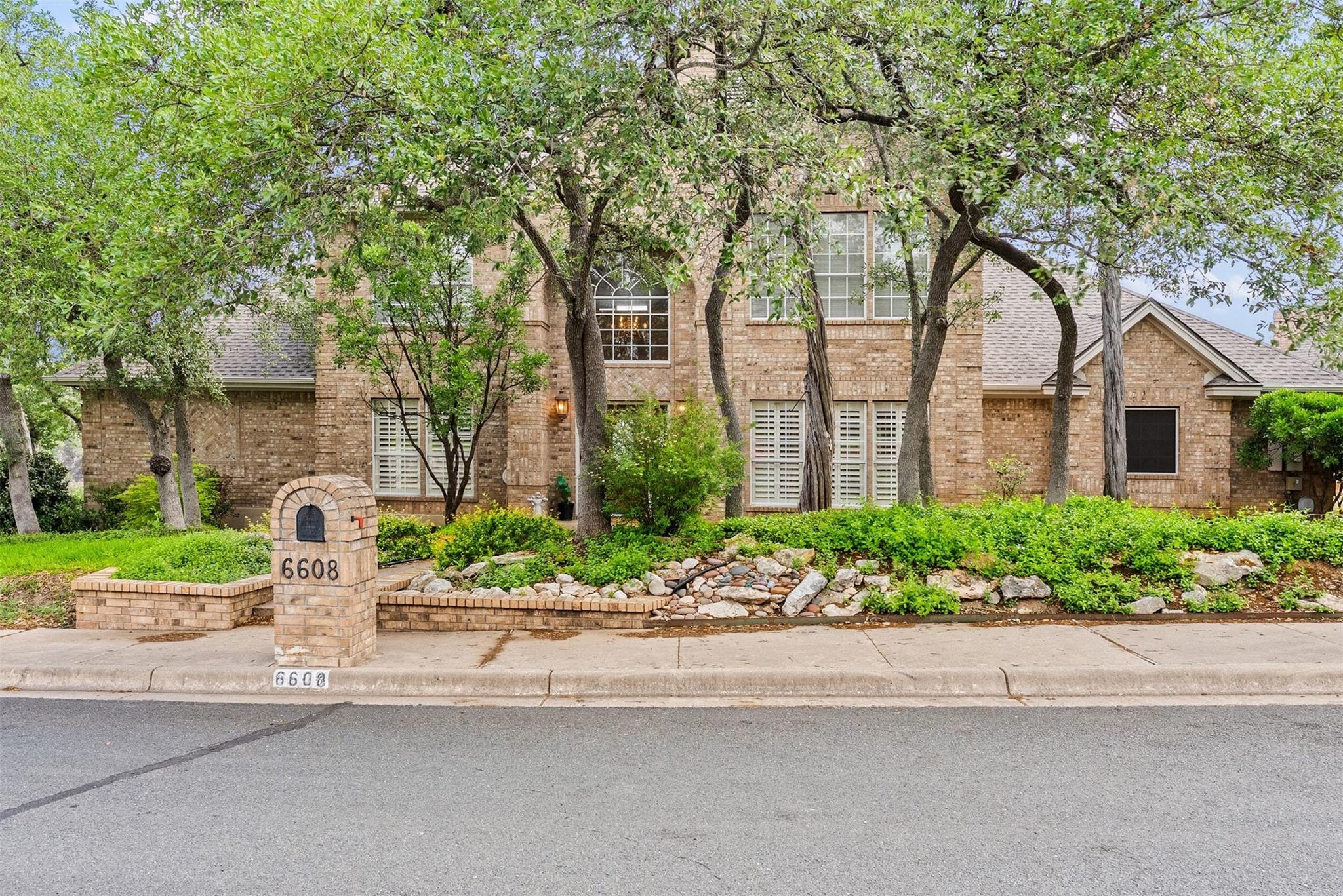 6608 Winterberry DR