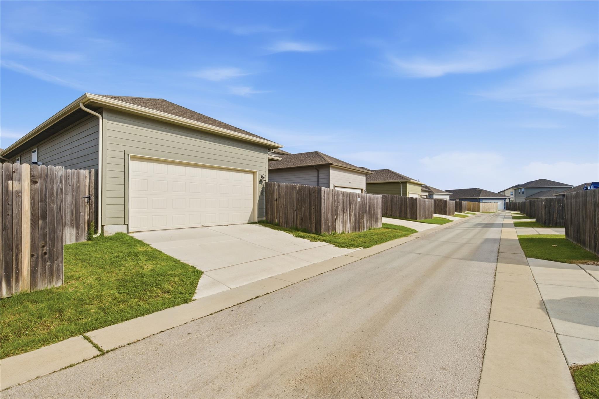 126 Fairmeadow Downs DR