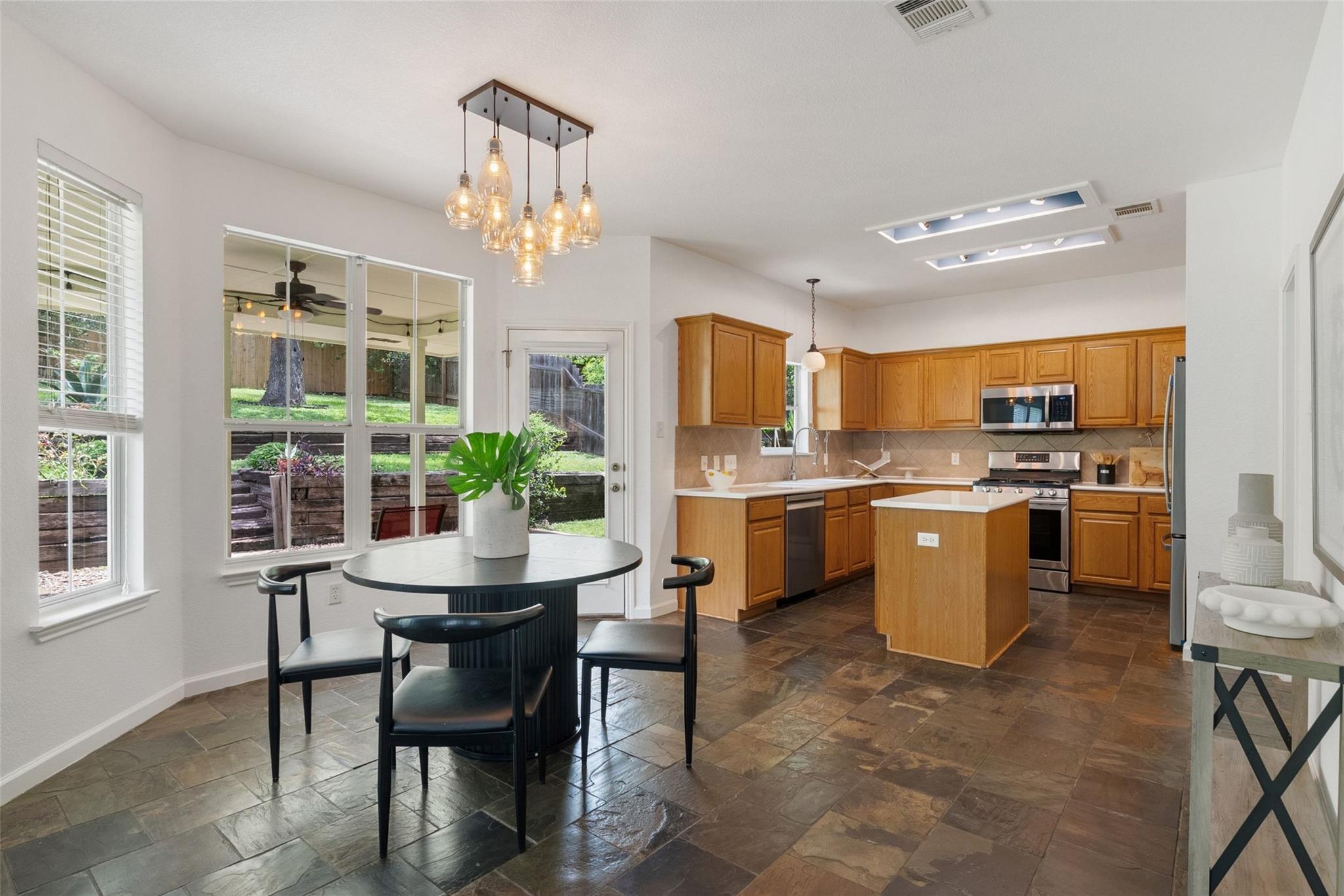 2612 Lynnbrook DR