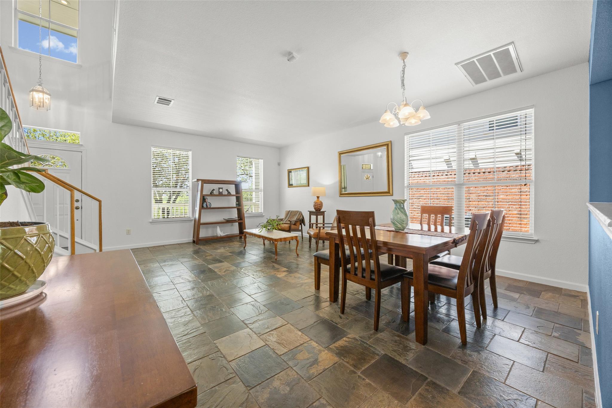 2612 Lynnbrook DR