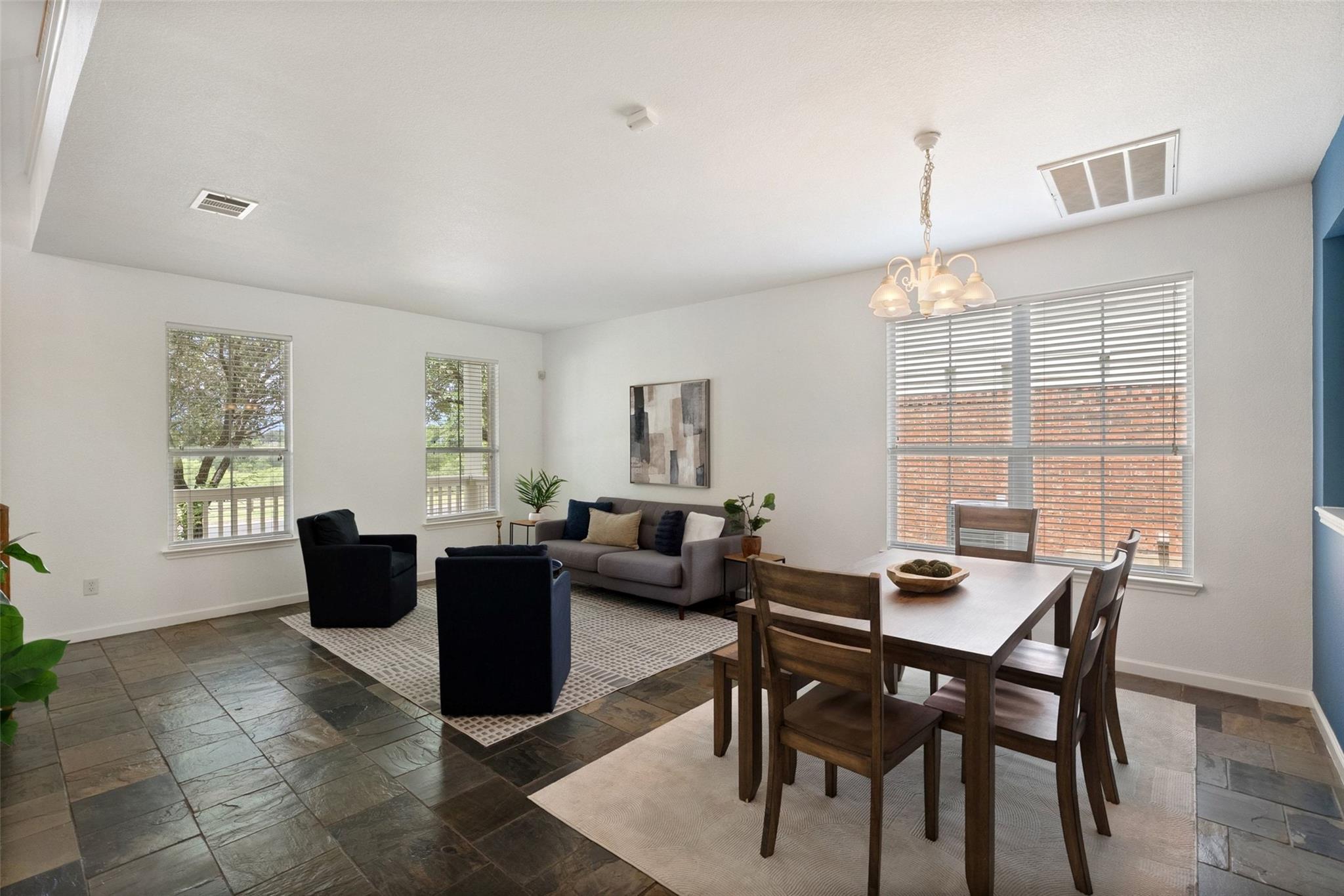 2612 Lynnbrook DR