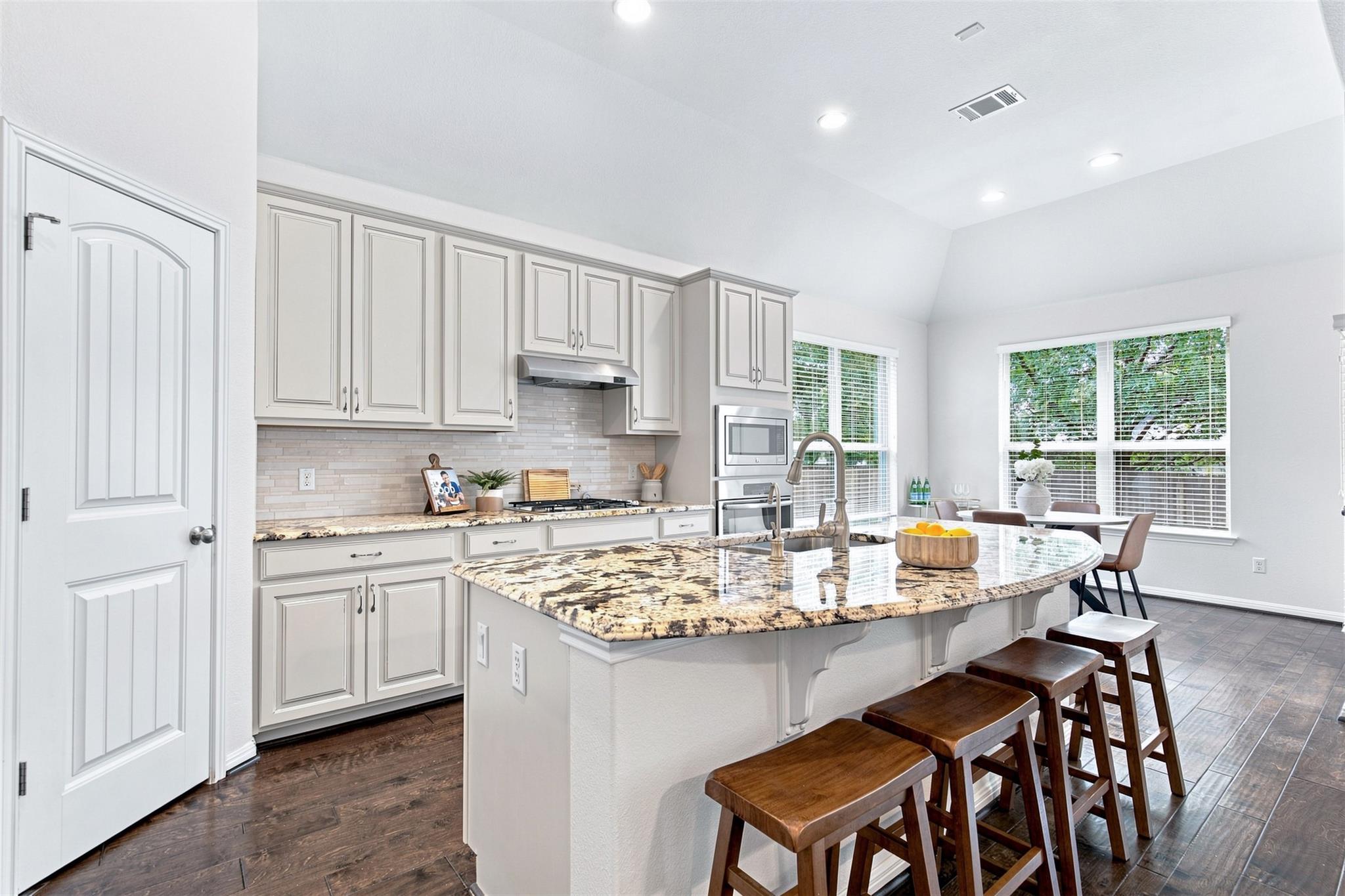 406 Summer Vista CV