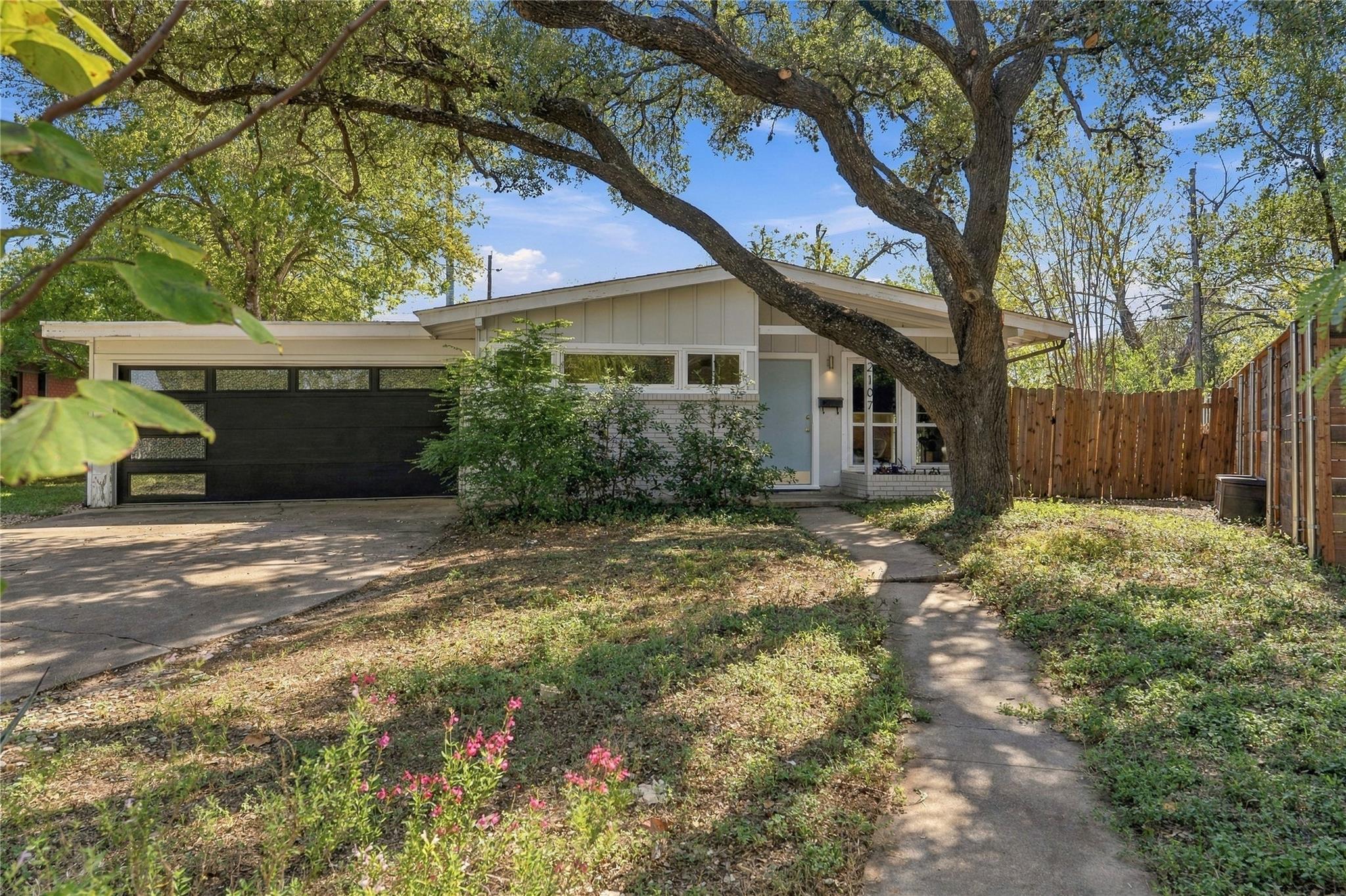 2107 Benwick CIR