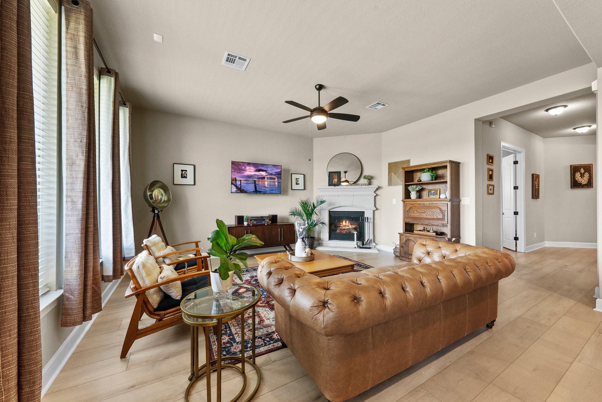 3328 Balboa WAY