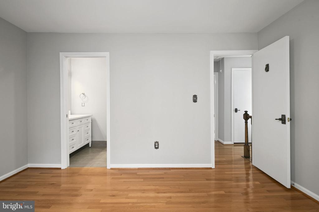 2514 S WALTER REED DRIVE 5