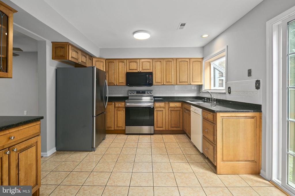 2514 S WALTER REED DRIVE 5
