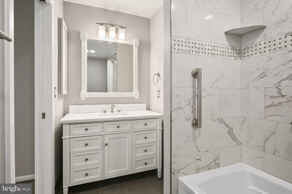 2514 S WALTER REED DRIVE 5