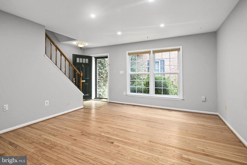2514 S WALTER REED DRIVE 5