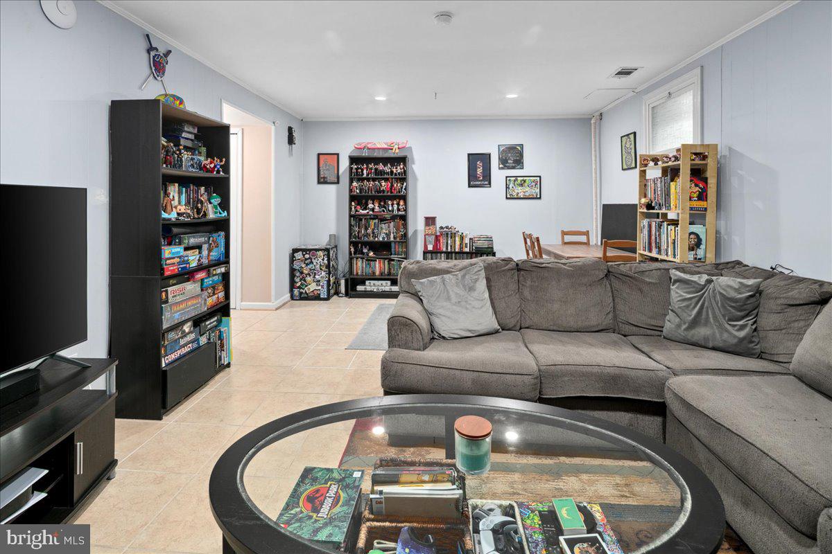 9623 BLAKE LANE