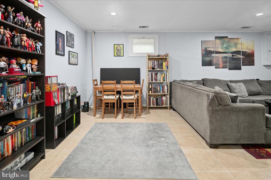 9623 BLAKE LANE