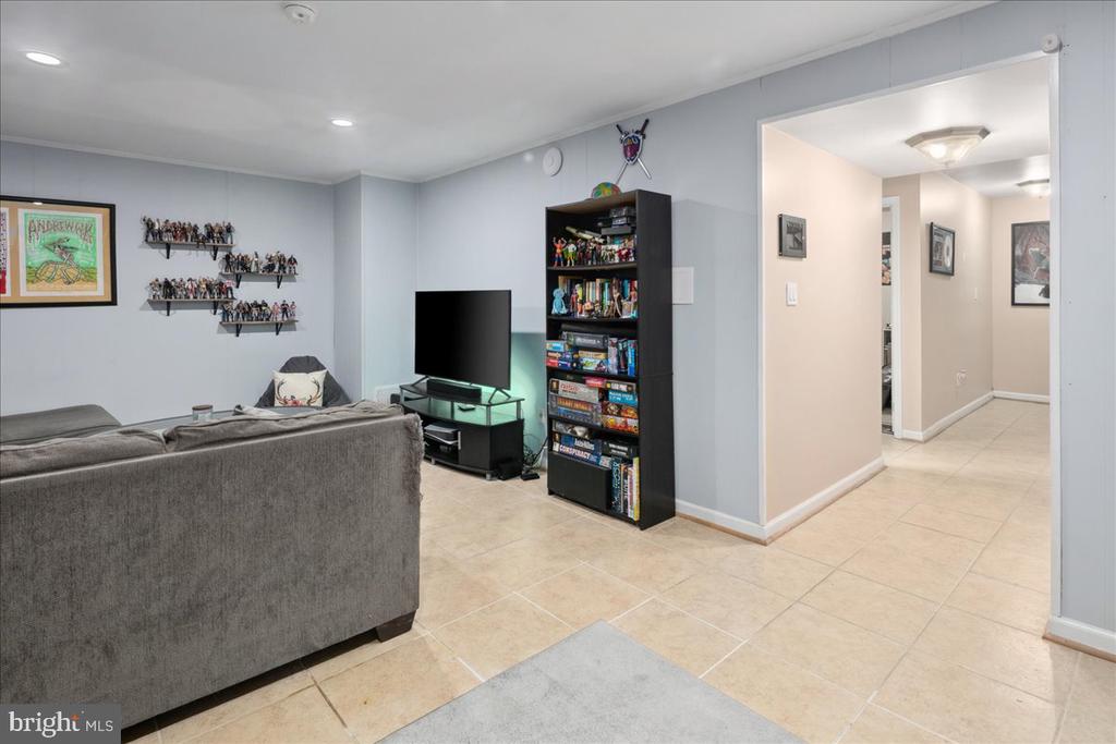 9623 BLAKE LANE