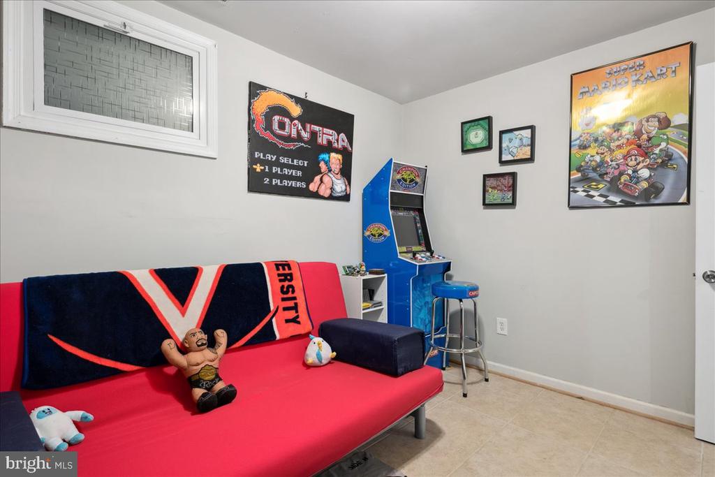 9623 BLAKE LANE