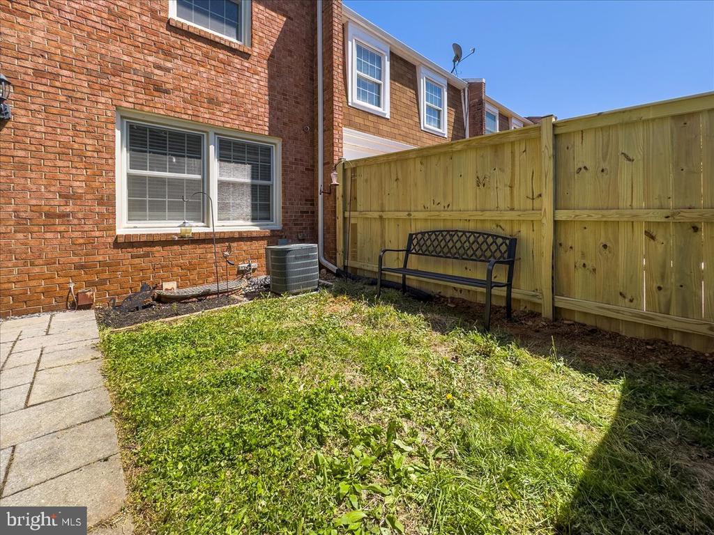 9623 BLAKE LANE