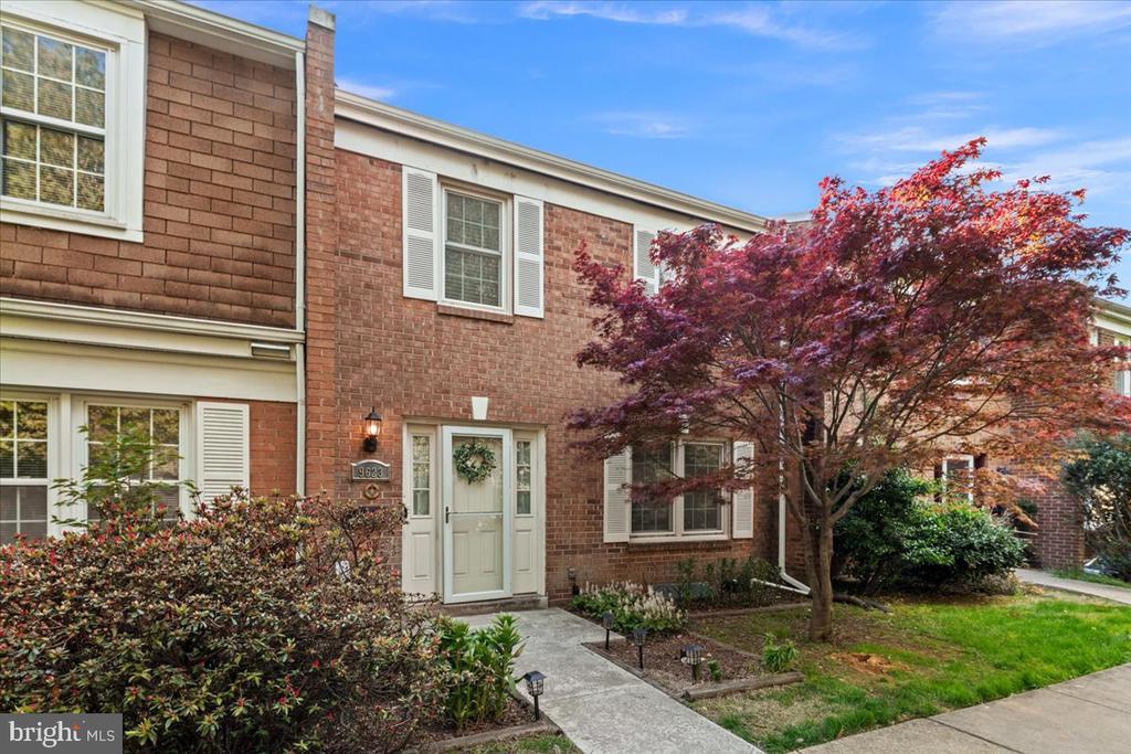 9623 BLAKE LANE