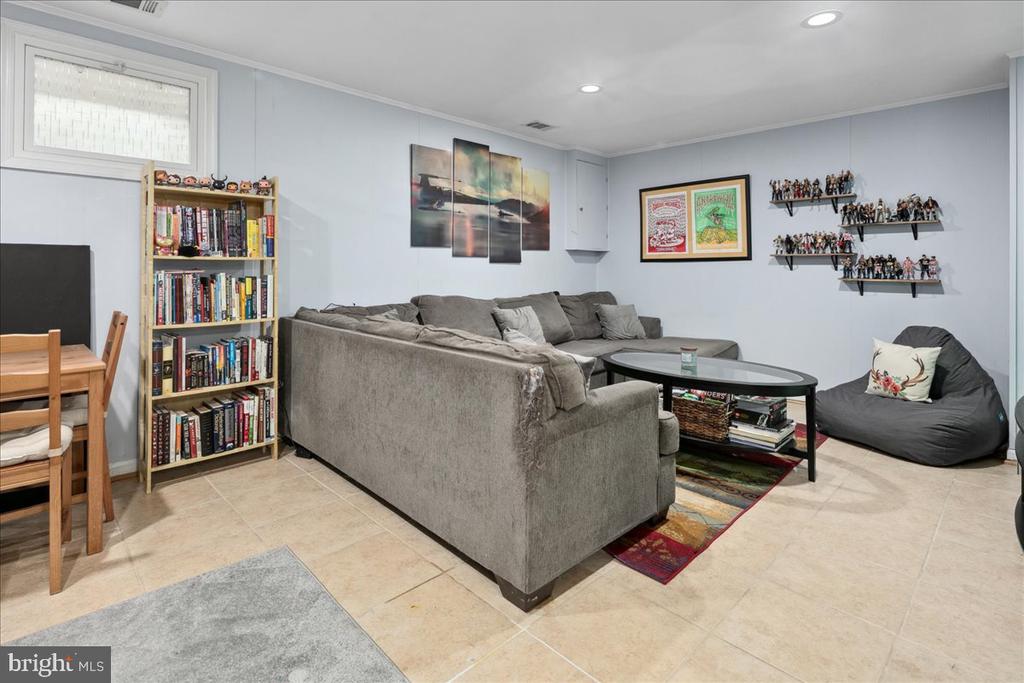 9623 BLAKE LANE