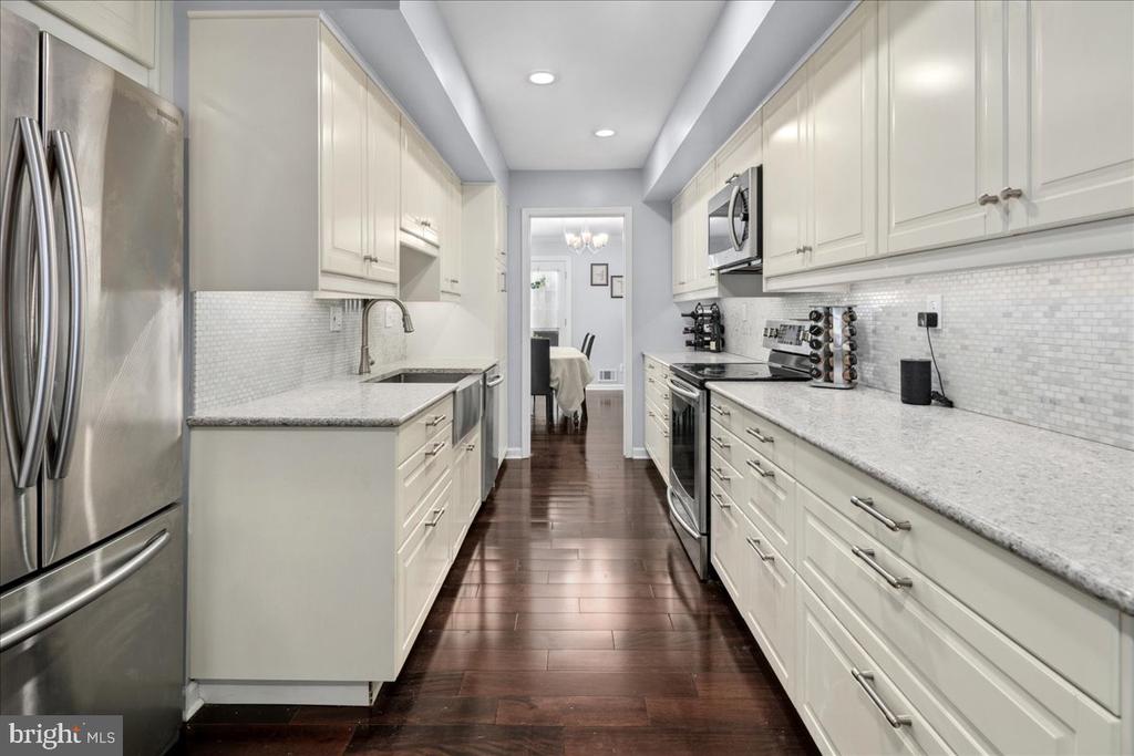 9623 BLAKE LANE