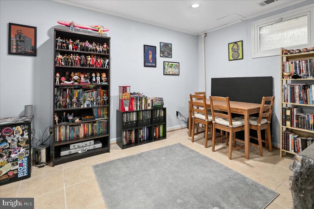 9623 BLAKE LANE