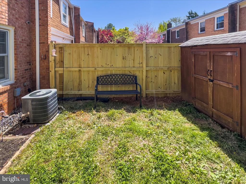 9623 BLAKE LANE