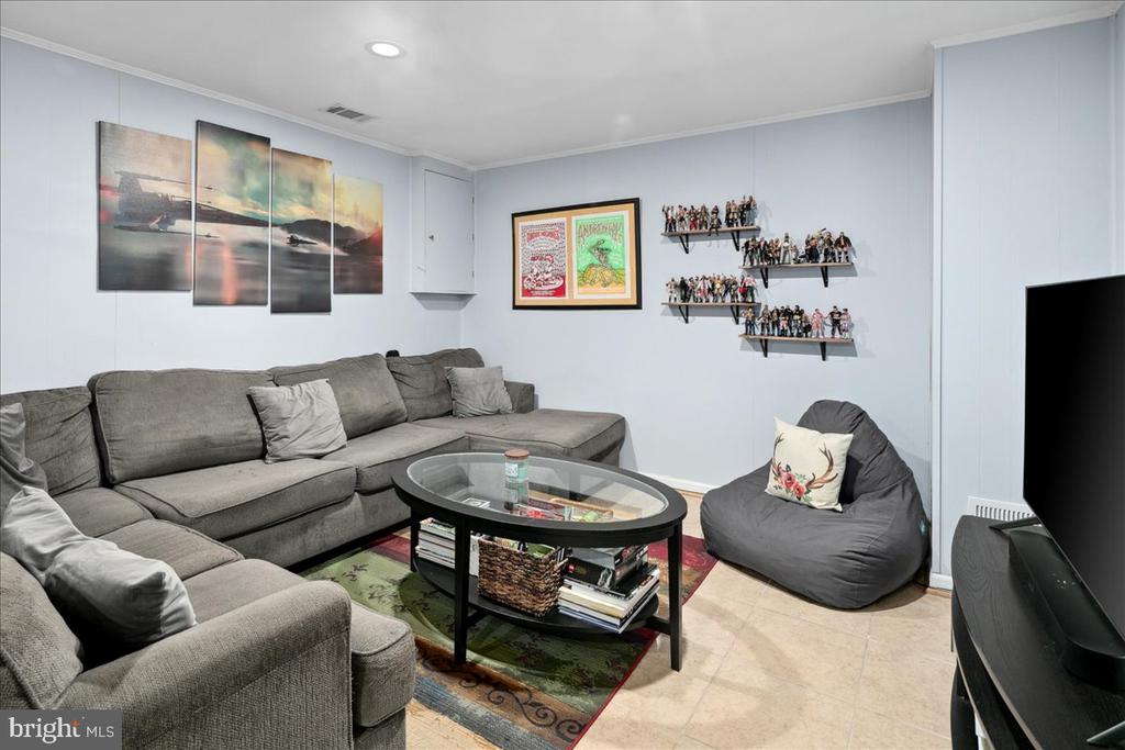 9623 BLAKE LANE
