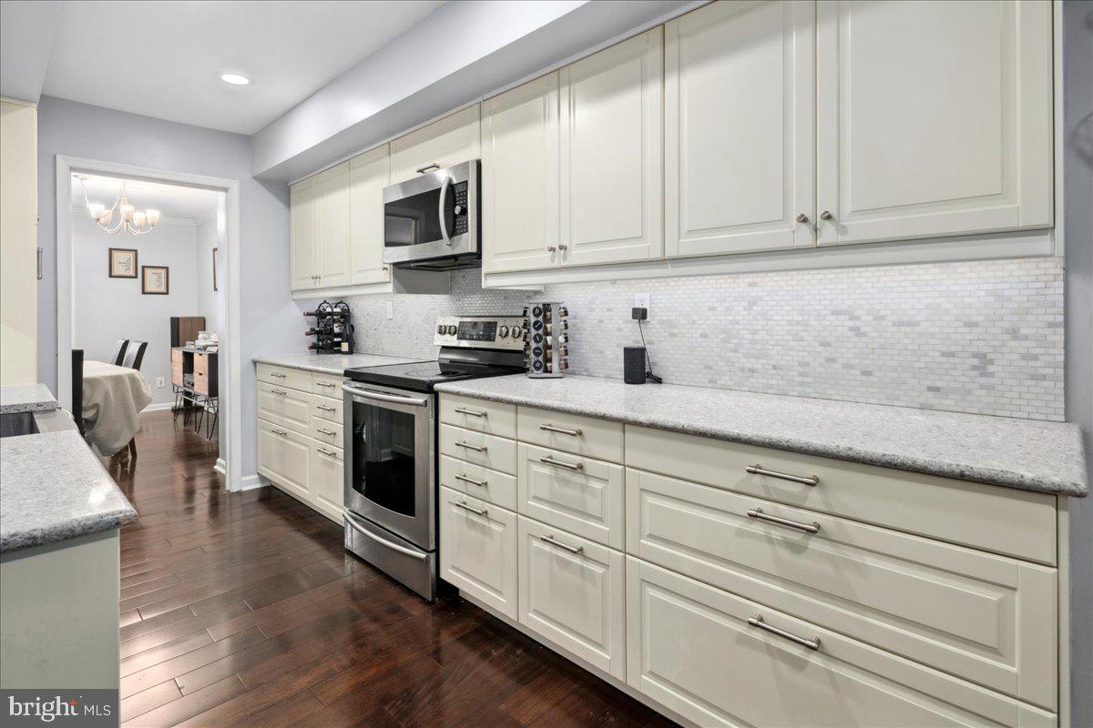 9623 BLAKE LANE