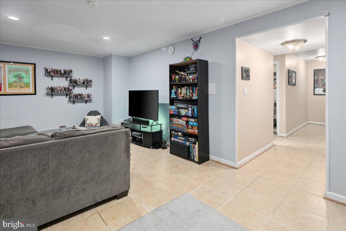 9623 BLAKE LANE