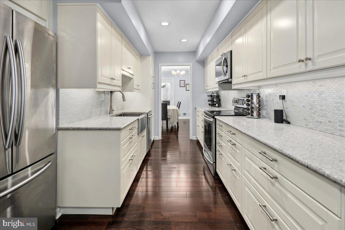 9623 BLAKE LANE