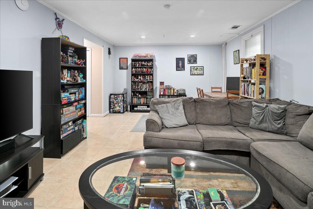 9623 BLAKE LANE