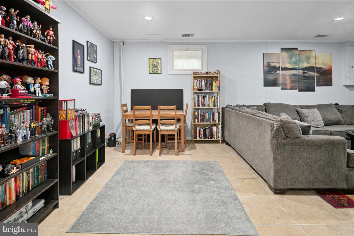 9623 BLAKE LANE