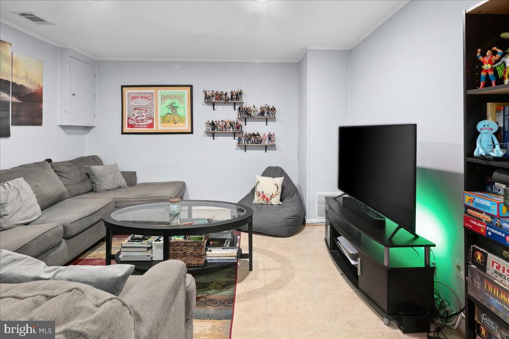 9623 BLAKE LANE